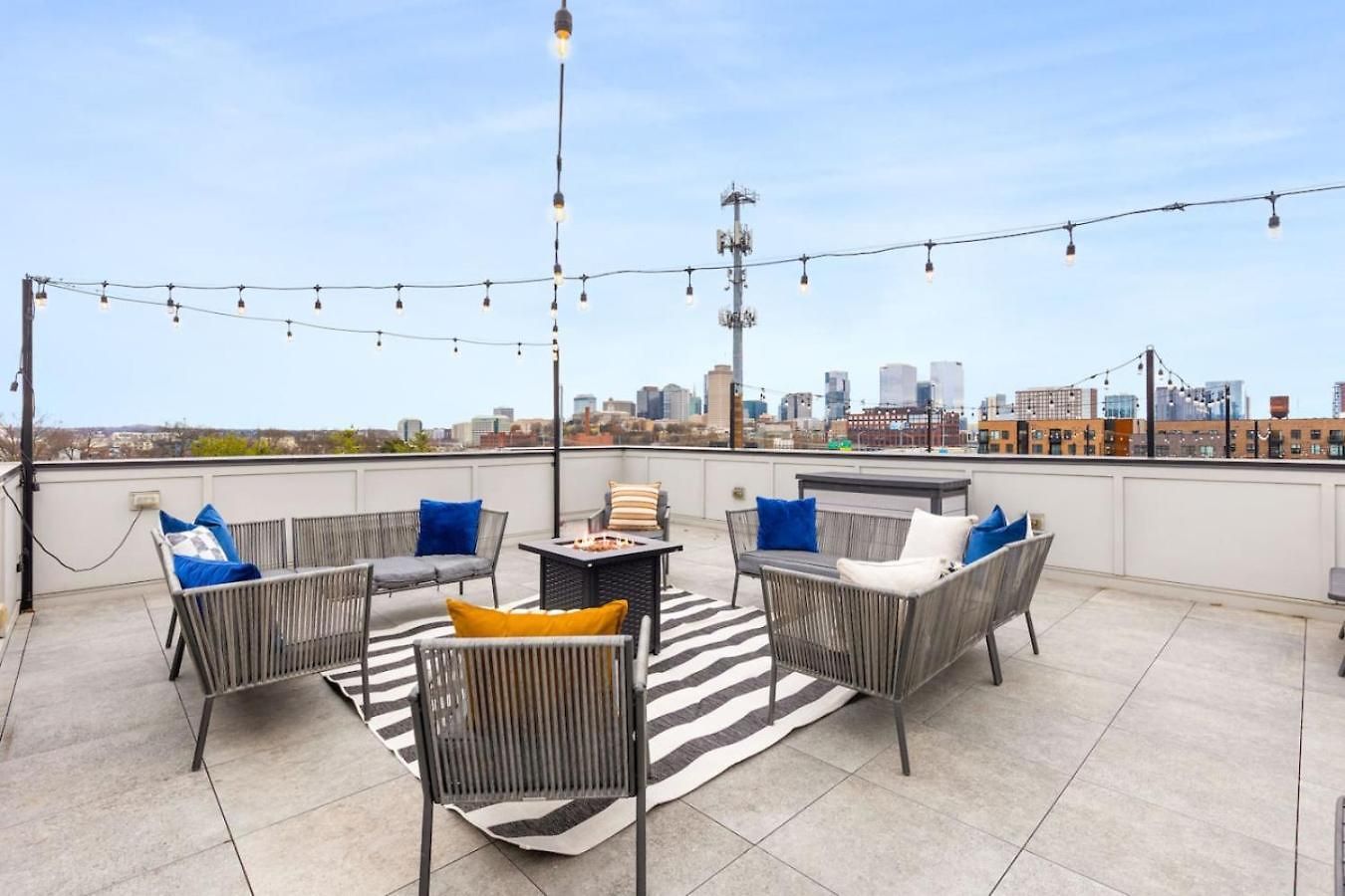 Holiday home View Only 1 Mile To Downtown With Garage And Rooftop Nashville