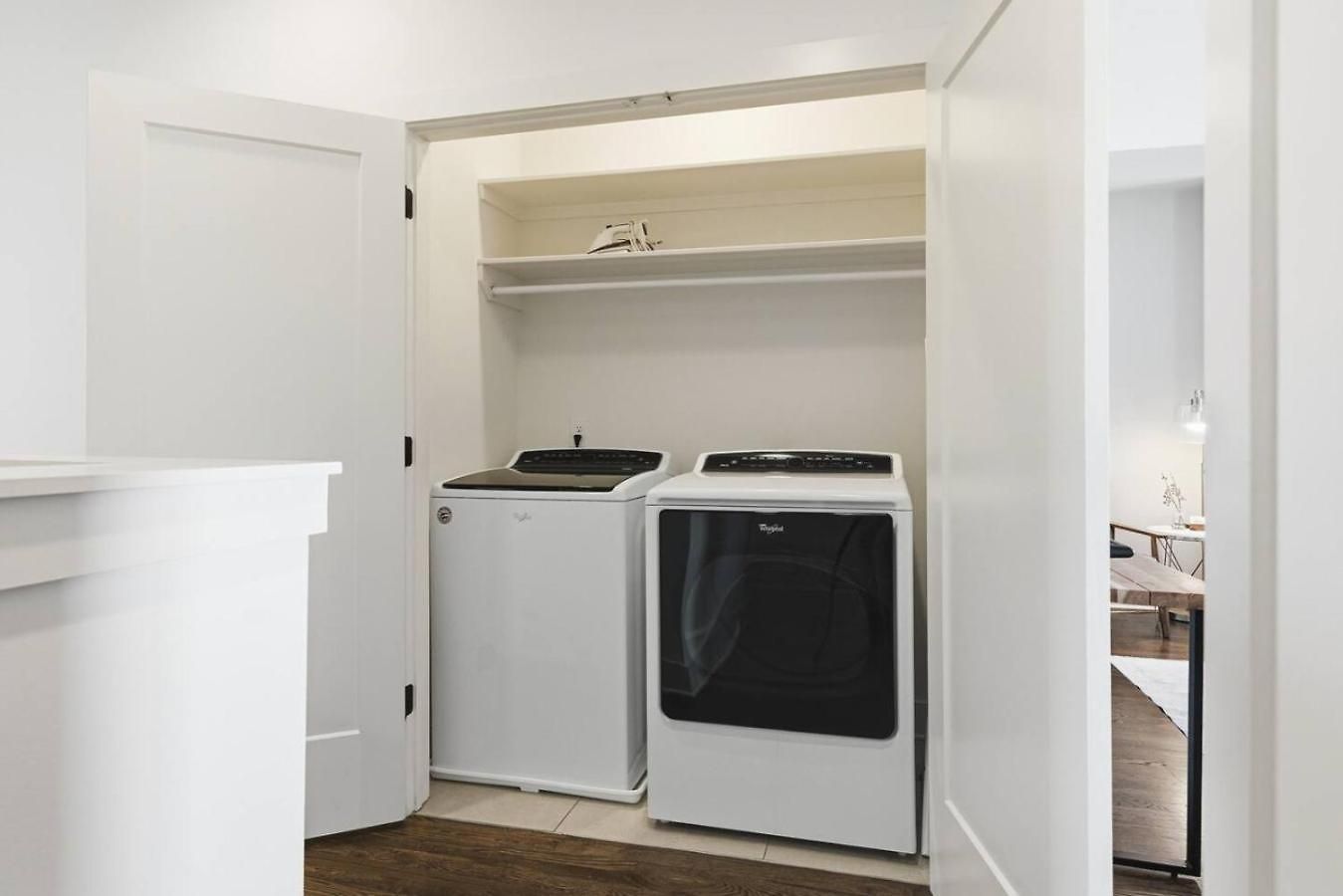Near Vanderbilt And Belmont With Garage, Pool Table