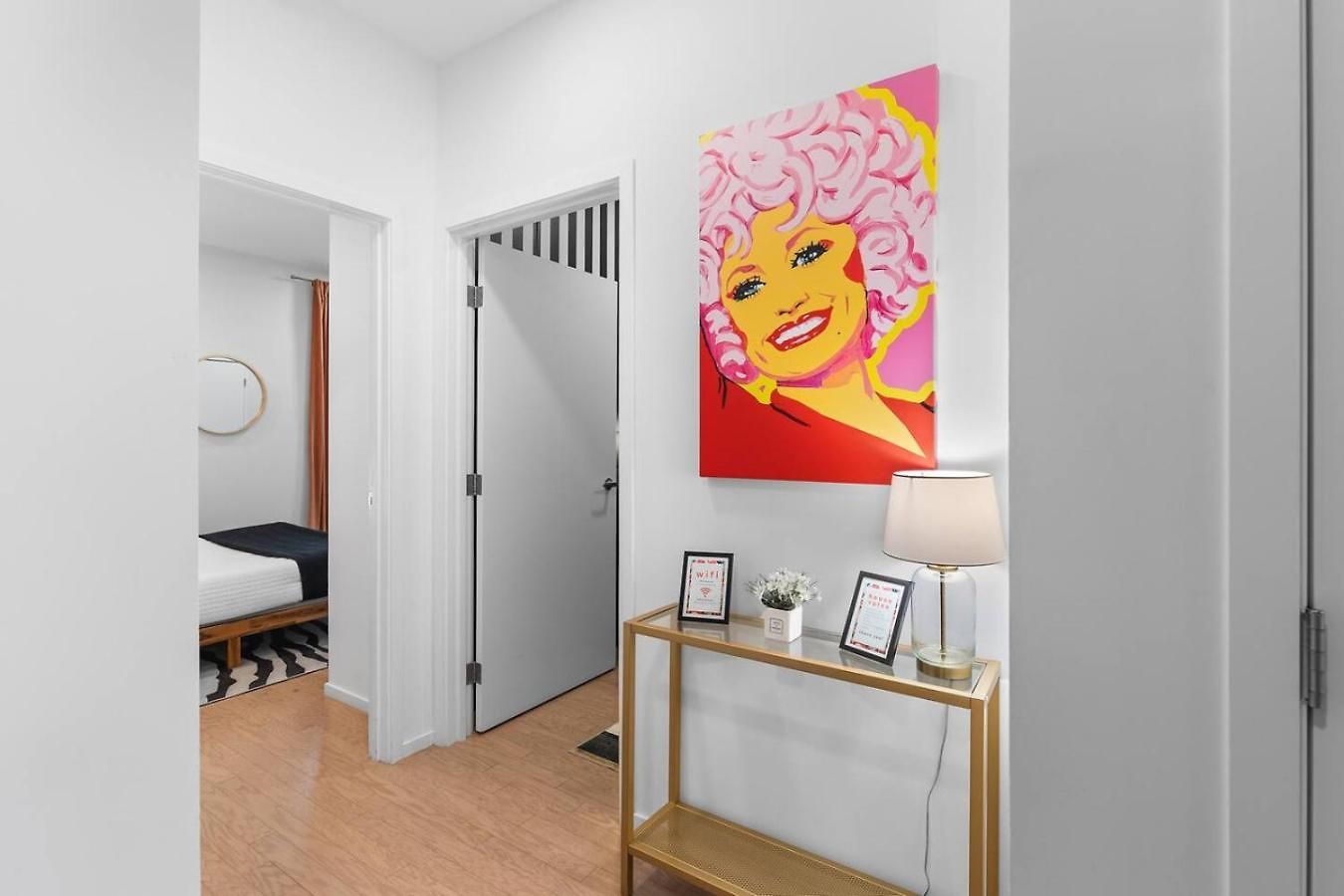 Riverfront Luxury - Walk To Downtown Broadway, Private Patio Holiday home Nashville