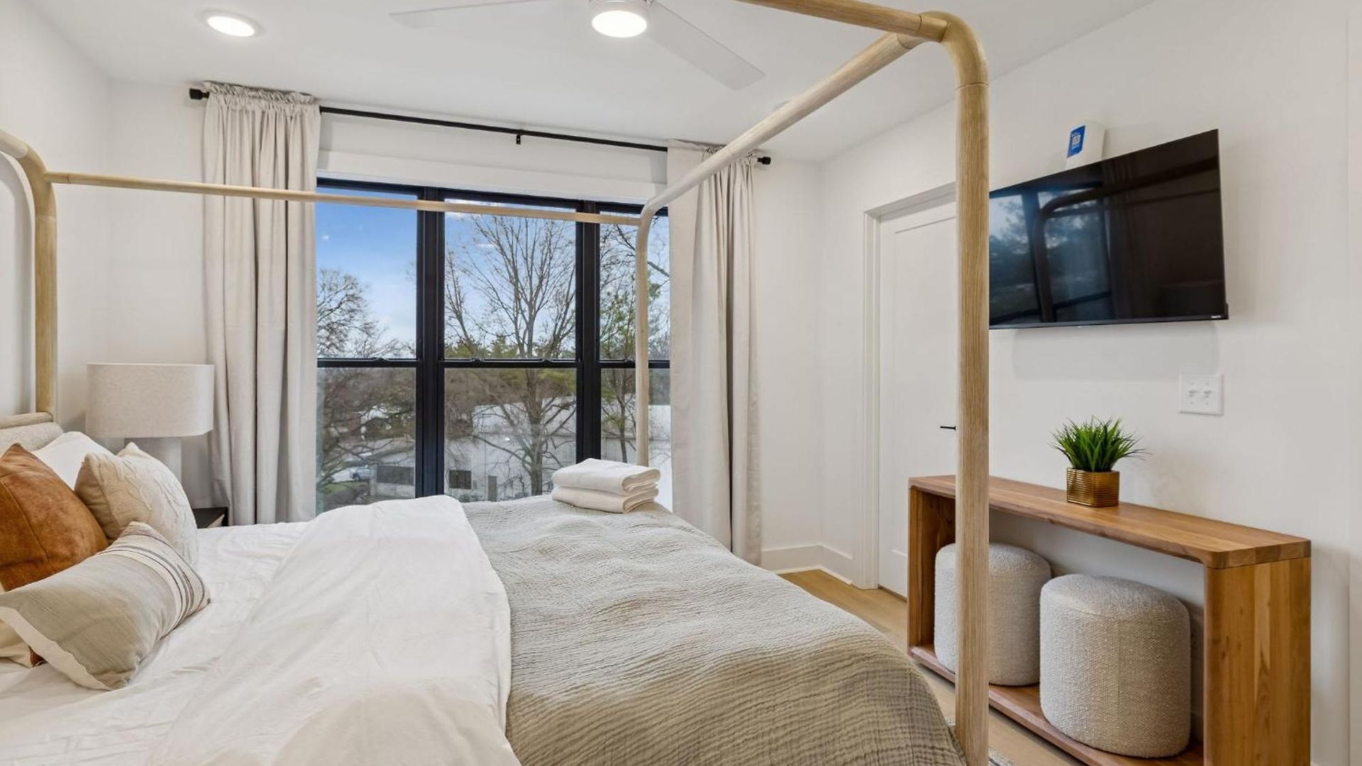 Holiday home Chic Nash Townhouse Rooftop Patio And Views *