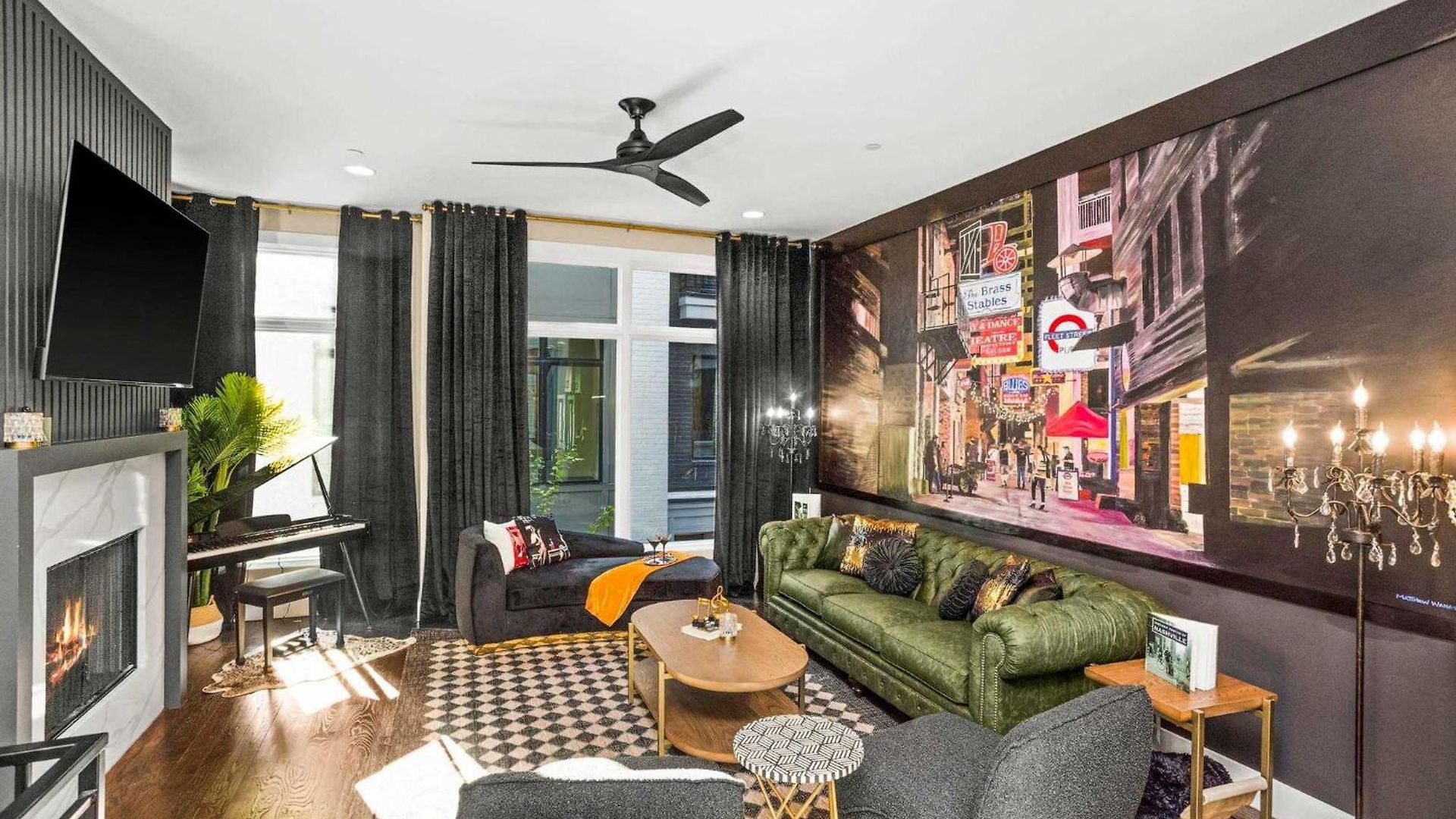 2 Homes! Broadway Views, Rooftops & Karaoke Holiday home