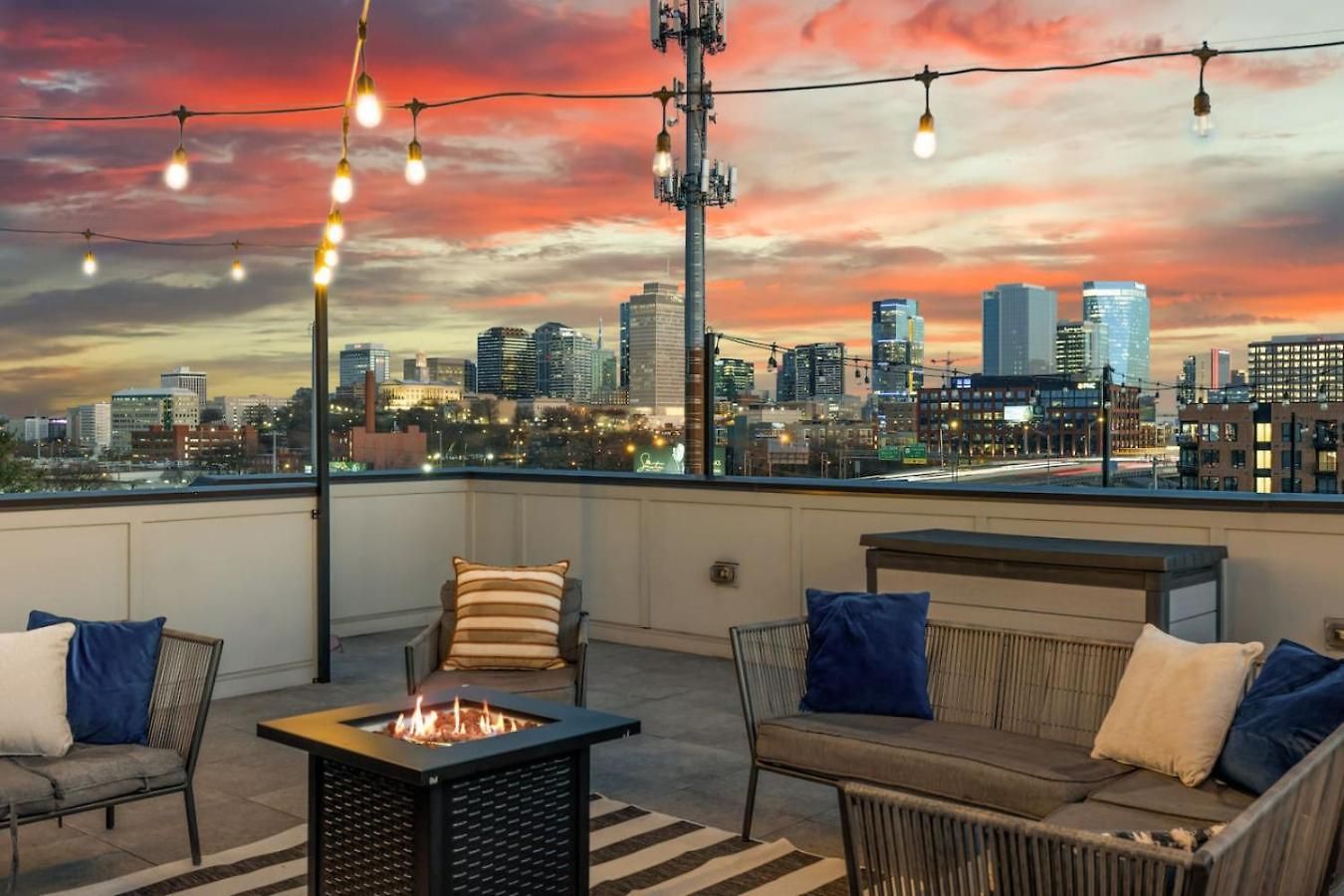 View Only 1 Mile To Downtown With Garage And Rooftop Nashville