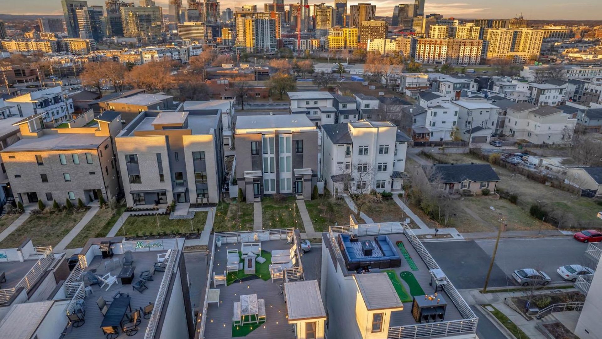 The Skyline Social - Retreat & Private Rooftop