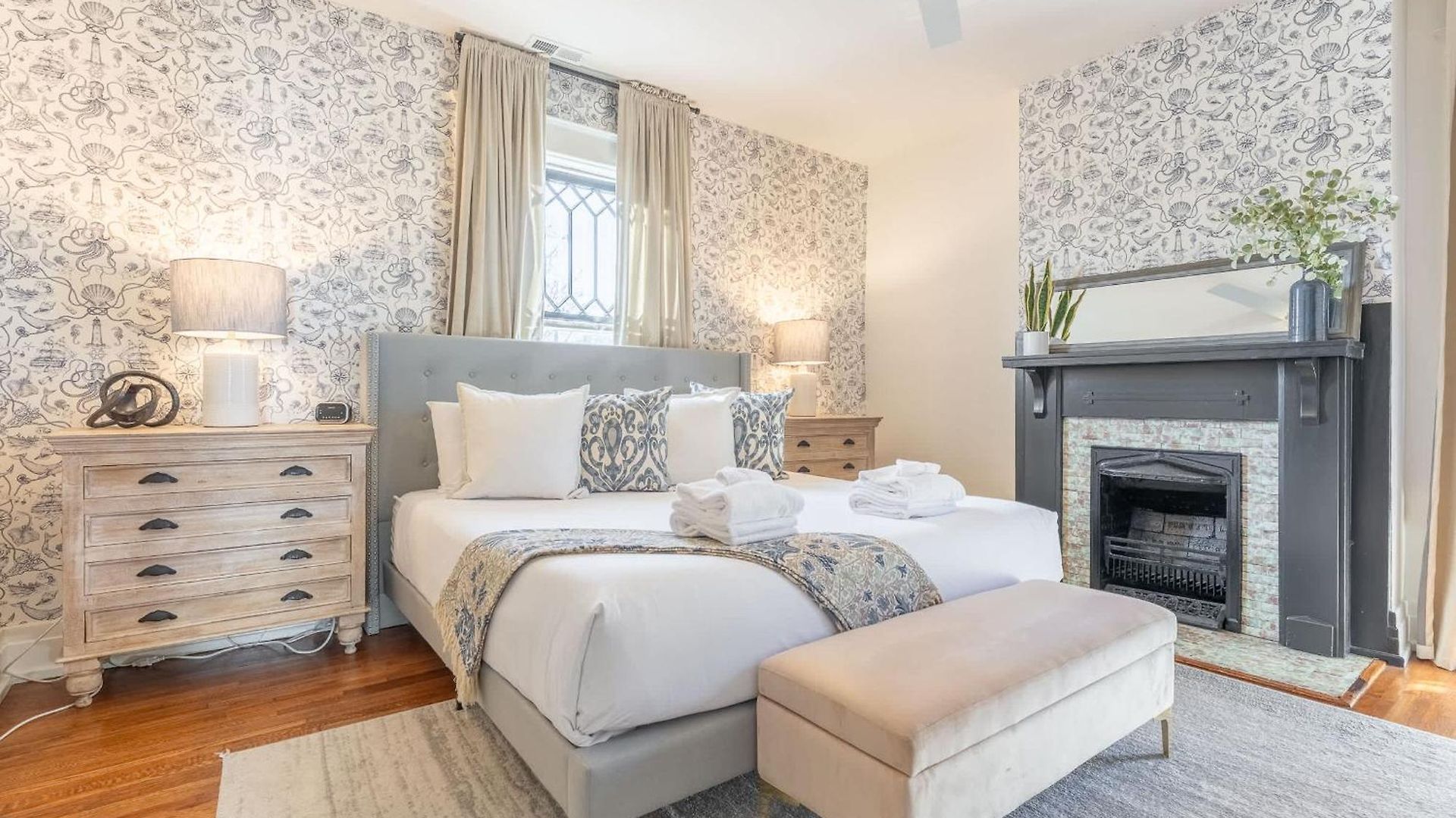 Notes Of Southern Charm - Walkable To Food & Shops Holiday home