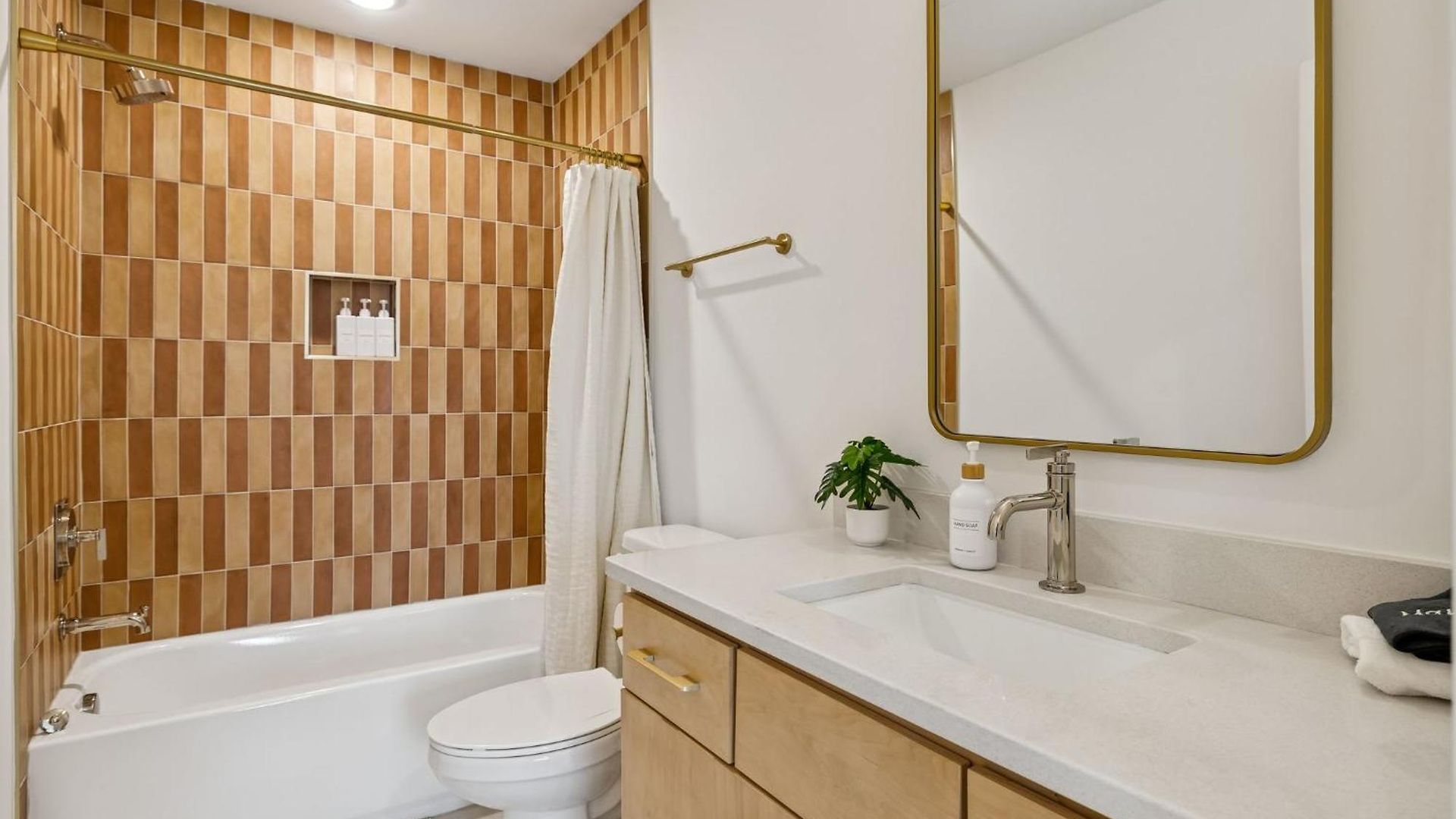 Chic Nash Townhouse Rooftop Patio And Views *