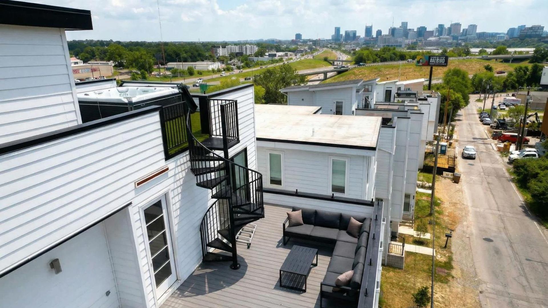 Elevator With Rooftop Hot Tub & Spacious Yard Nashville