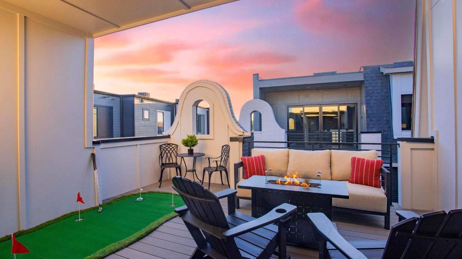 2 Homes! Broadway Views, Rooftops & Karaoke Holiday home Nashville