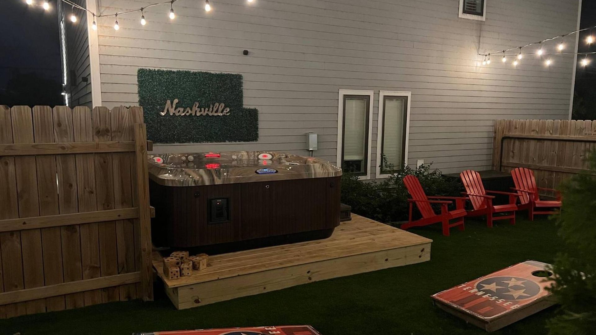 Hottub/karaoke-10m Dt-beg Your Parton? Dolly's Hm Nashville
