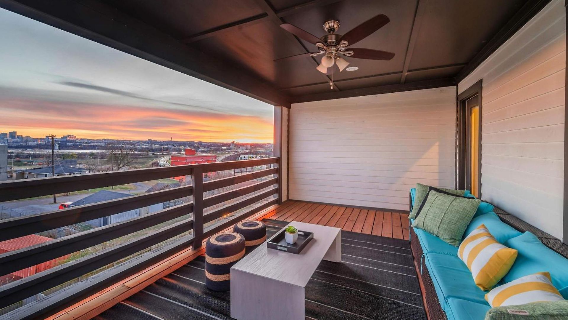 Game Balcony Backyard Near Downtown Nash Holiday home