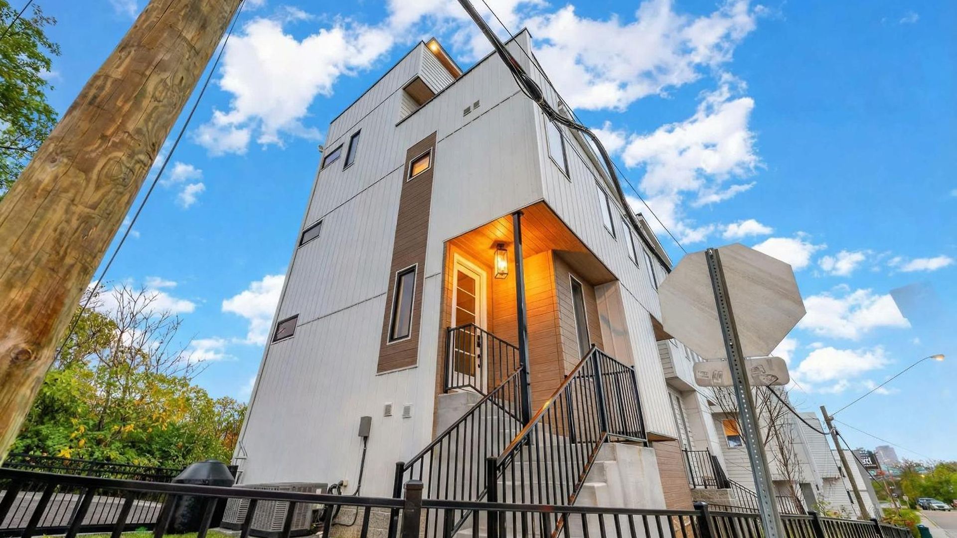 Elevator With Rooftop Hot Tub & Spacious Yard Holiday home Nashville