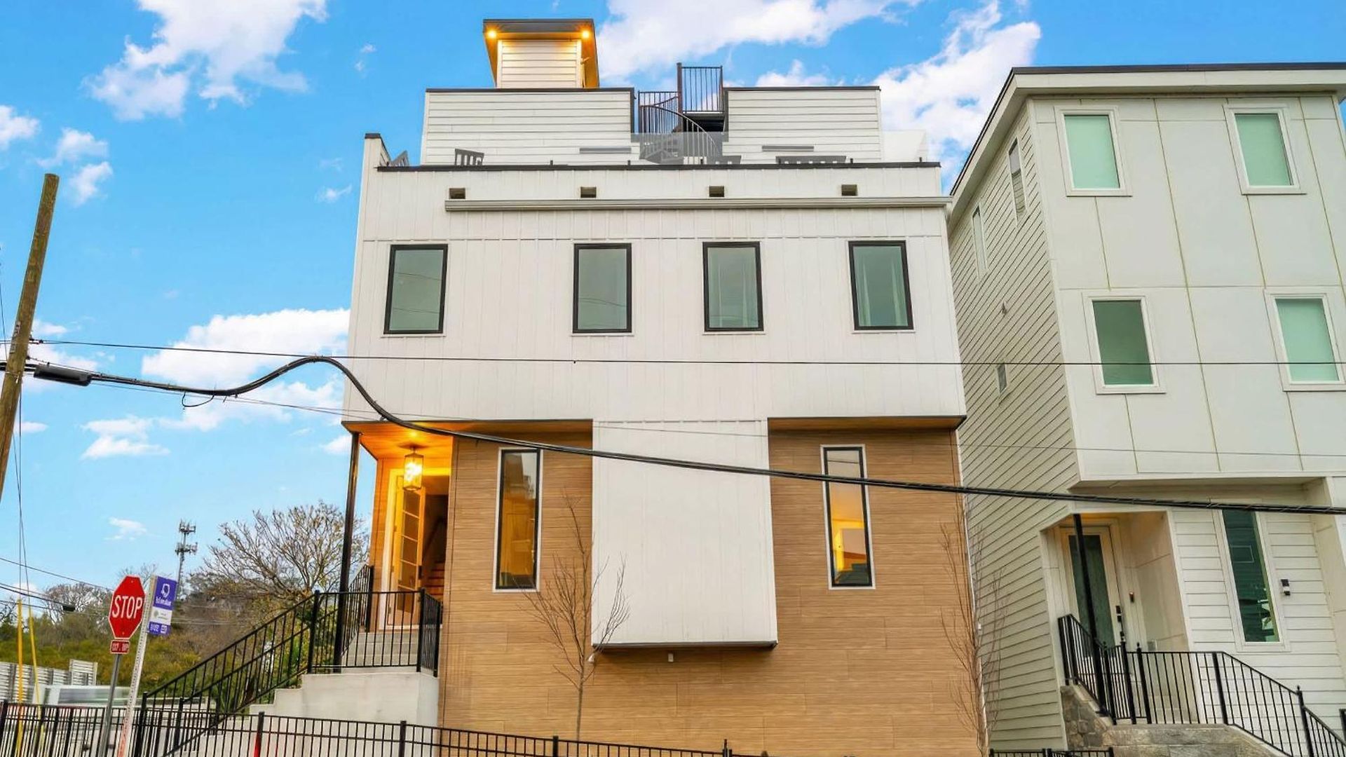 Elevator With Rooftop Hot Tub & Spacious Yard Holiday home Nashville