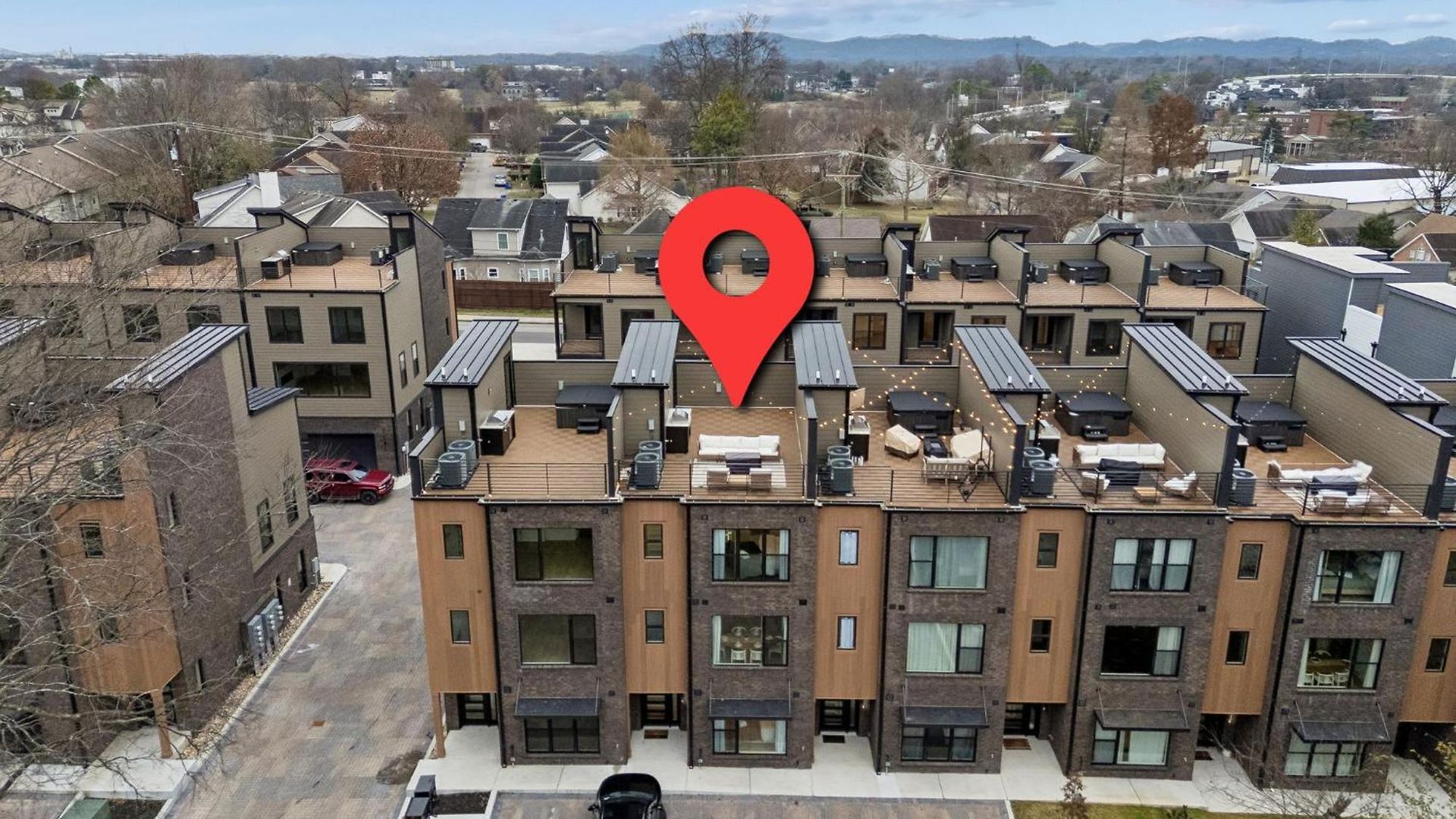 Chic Nash Townhouse Rooftop Patio And Views