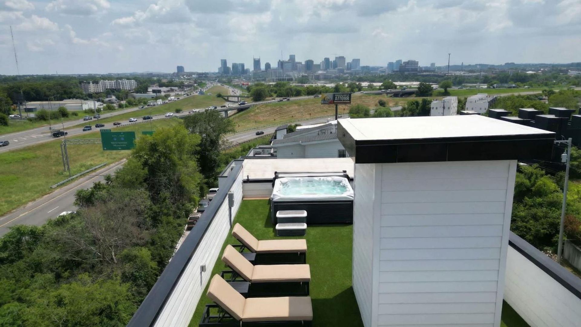 Elevator With Rooftop Hot Tub & Spacious Yard *
