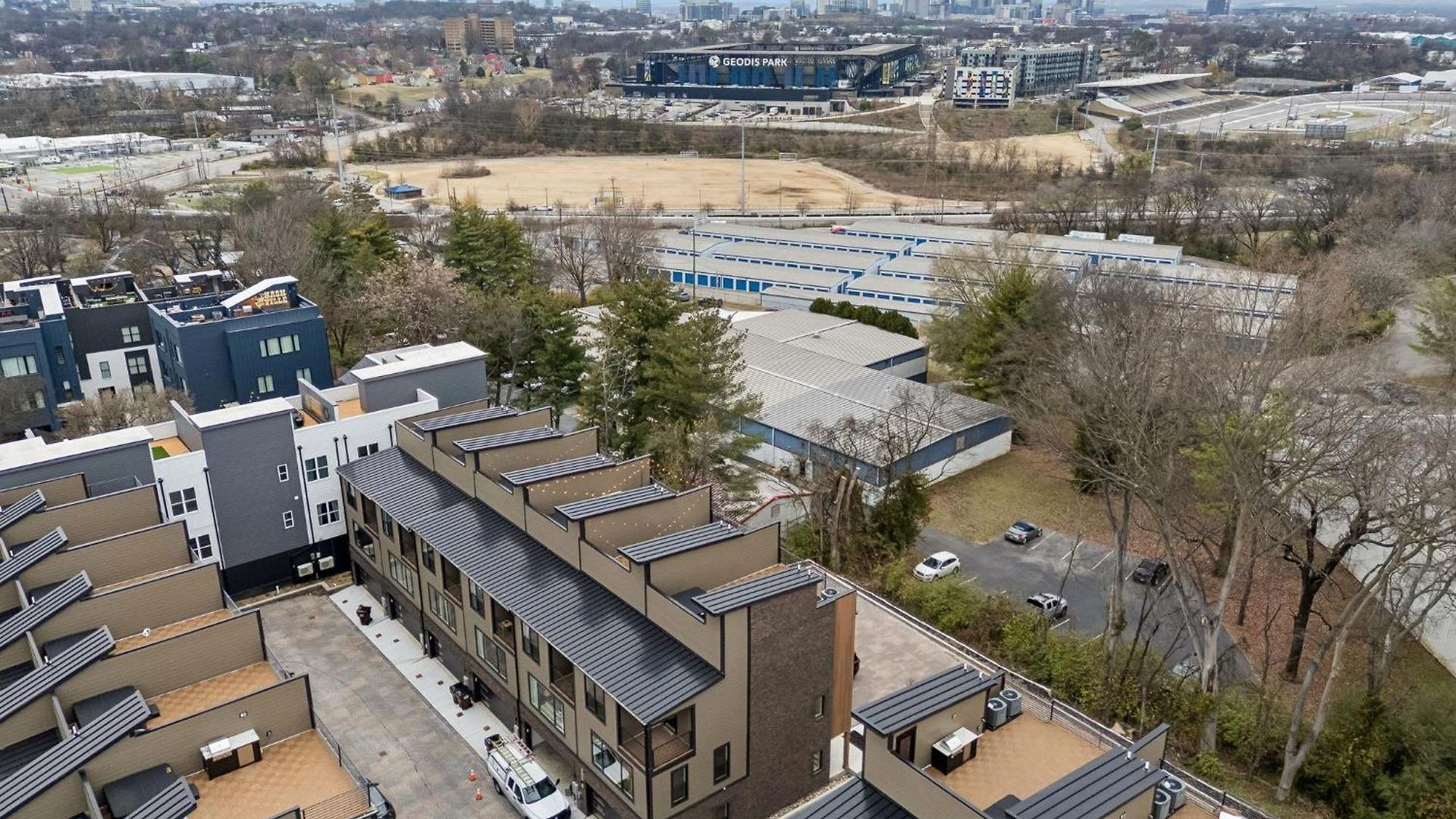Chic Nash Townhouse Rooftop Patio And Views