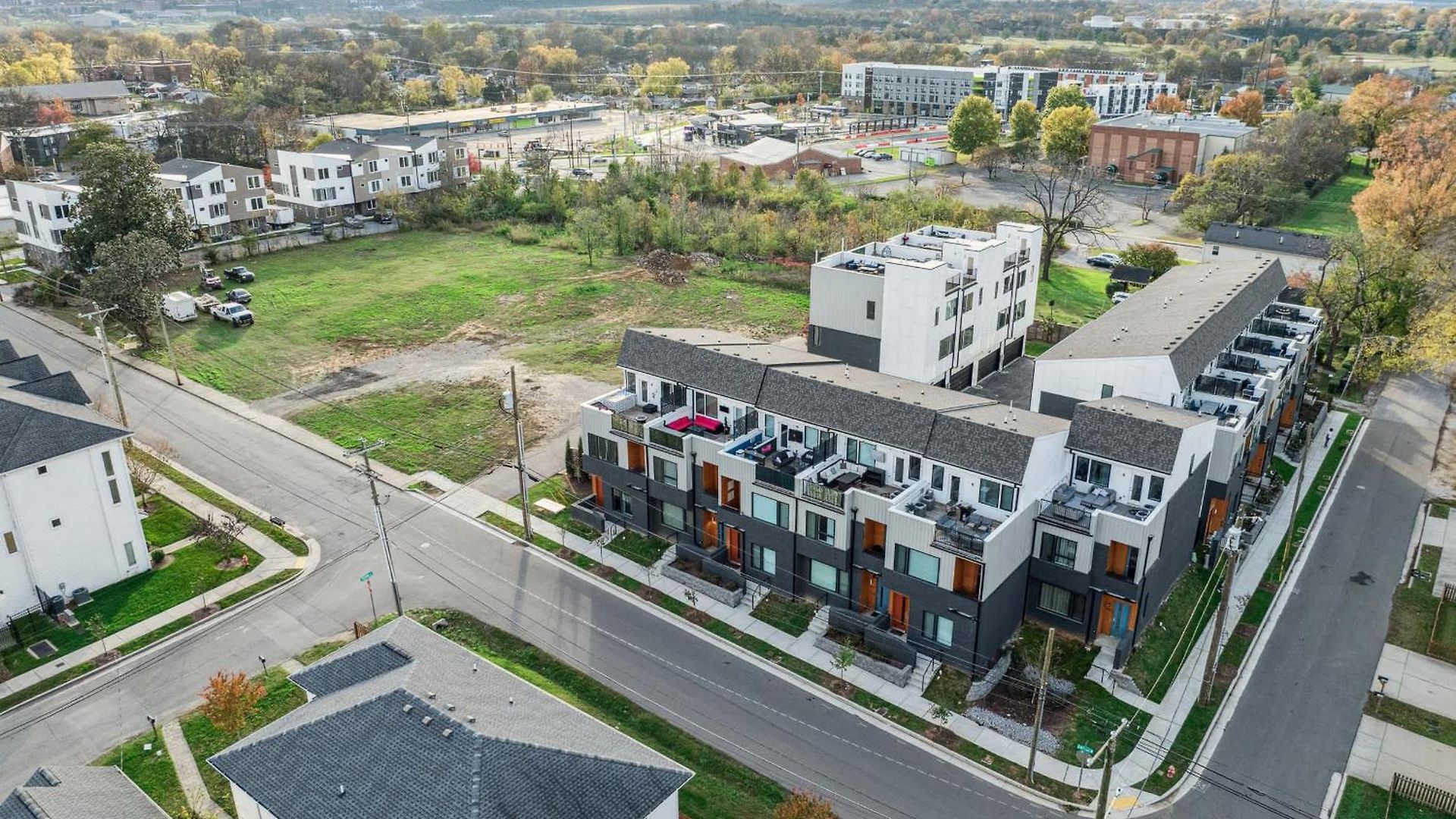 Private With Rooftop Game Near Downtown Holiday home *