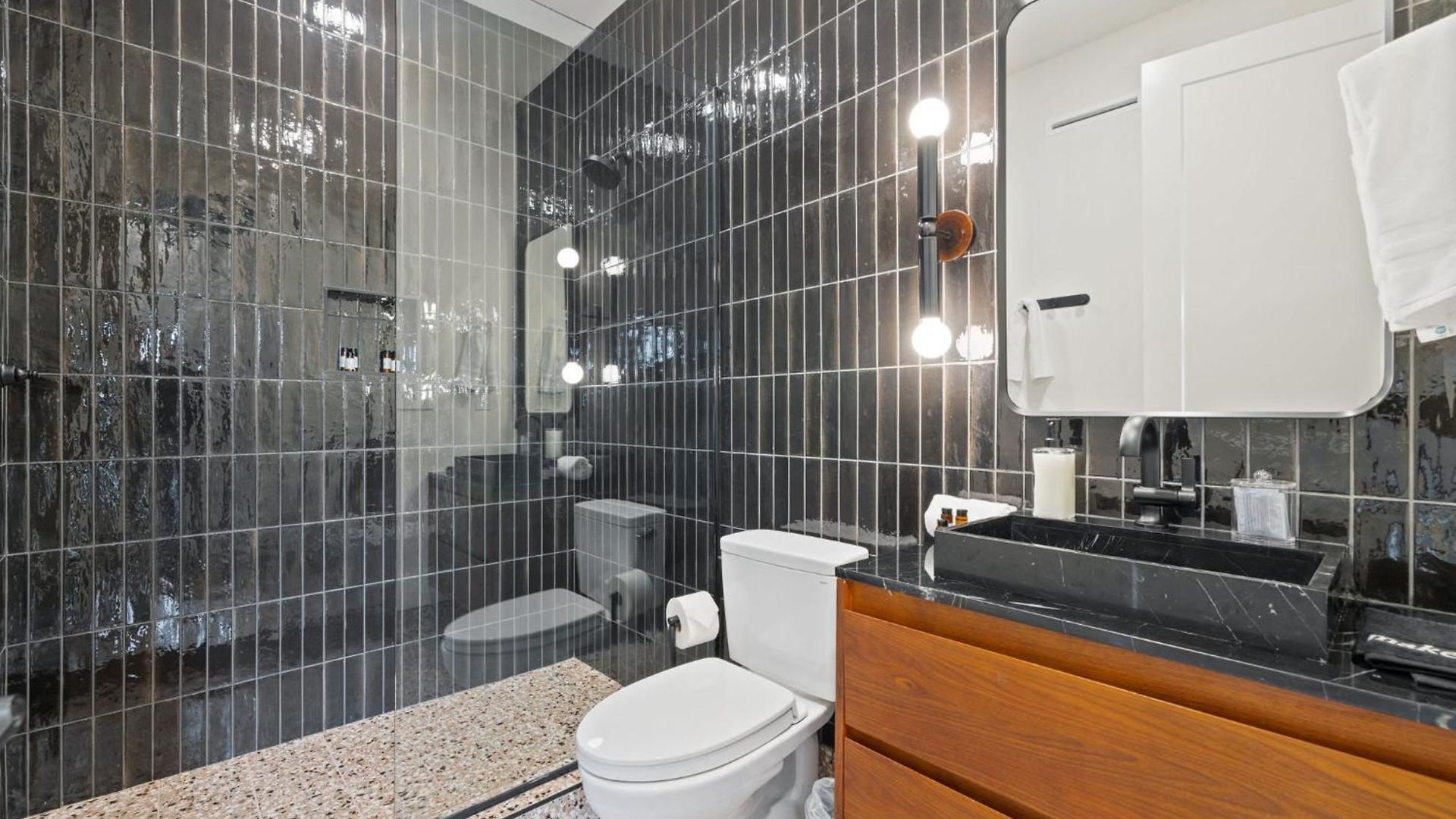 The Elmwood & Ashford - 8br Weho Rooftops Holiday home Nashville