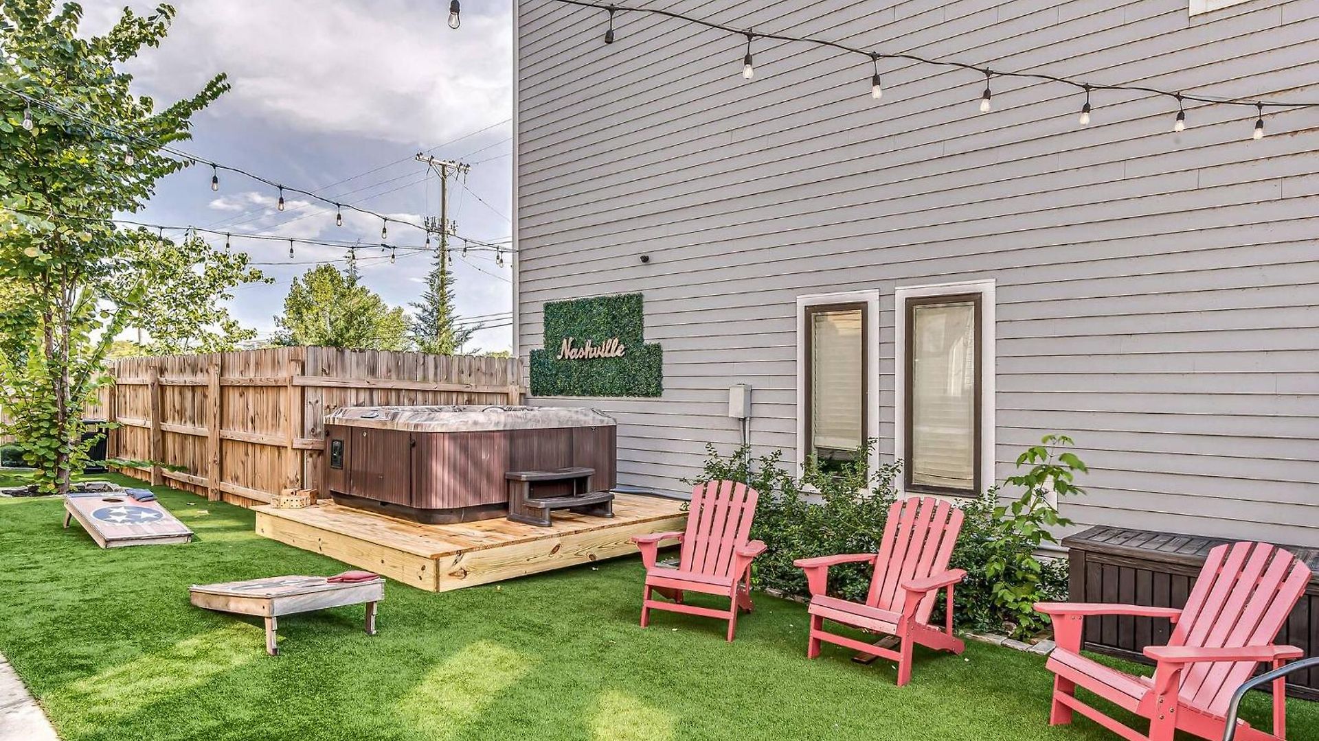 Hottub/karaoke-10m Dt-beg Your Parton? Dolly's Hm Holiday home *
