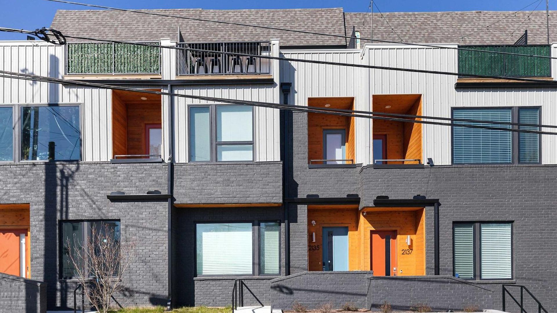 Private With Rooftop Game Near Downtown *
