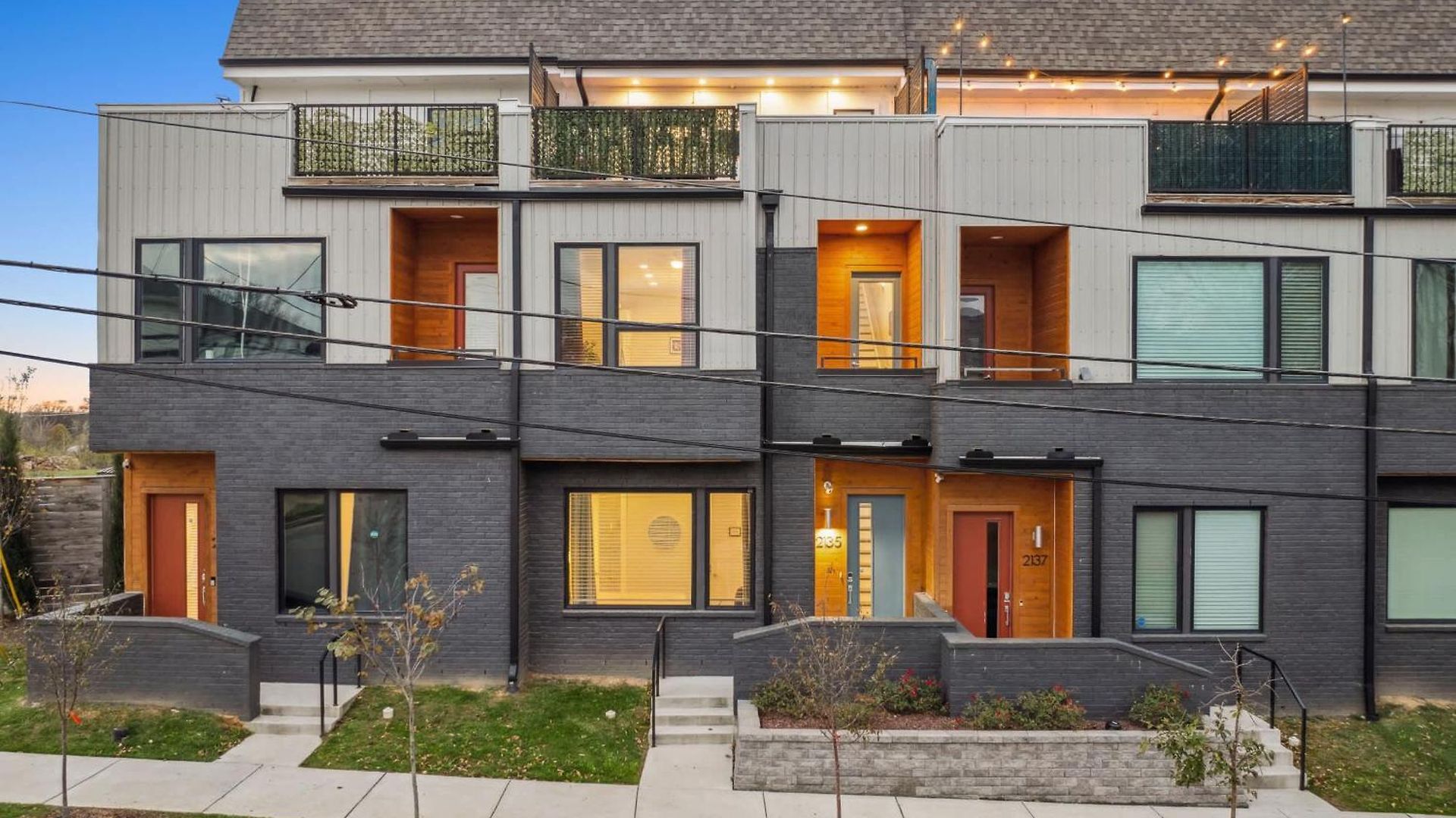 Private With Rooftop Game Near Downtown Holiday home *