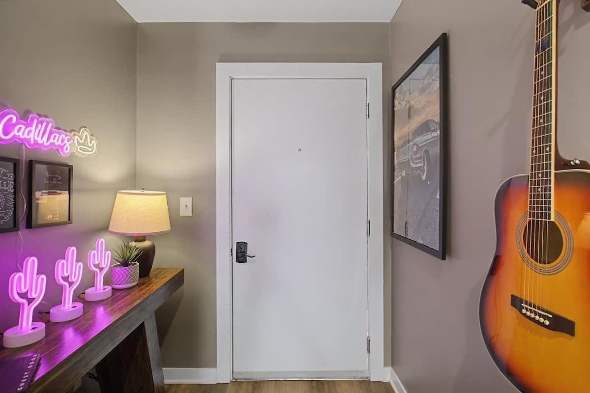 2br In Walkable Area & 5 Mins To Broadway Apartment