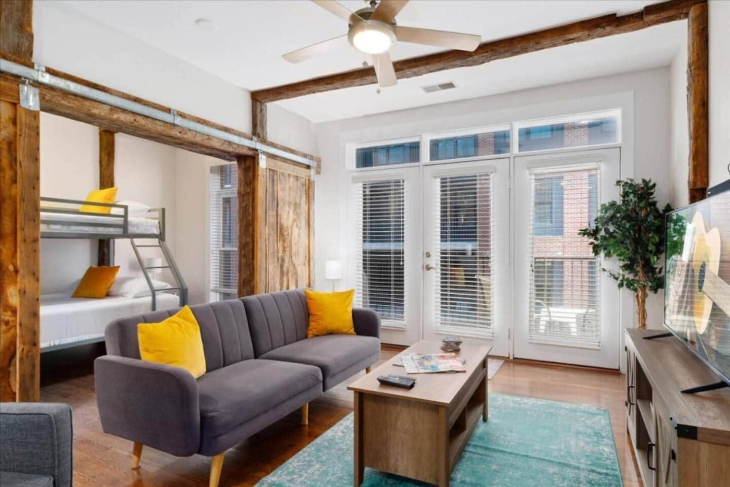 The Nook - Barn Doors & Broadway Dreams Apartment *