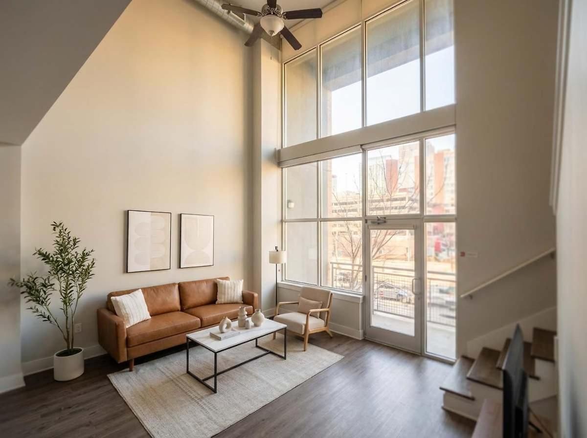 Apartment Boulevard Midtown 30ft Ceilings 1br 01 *