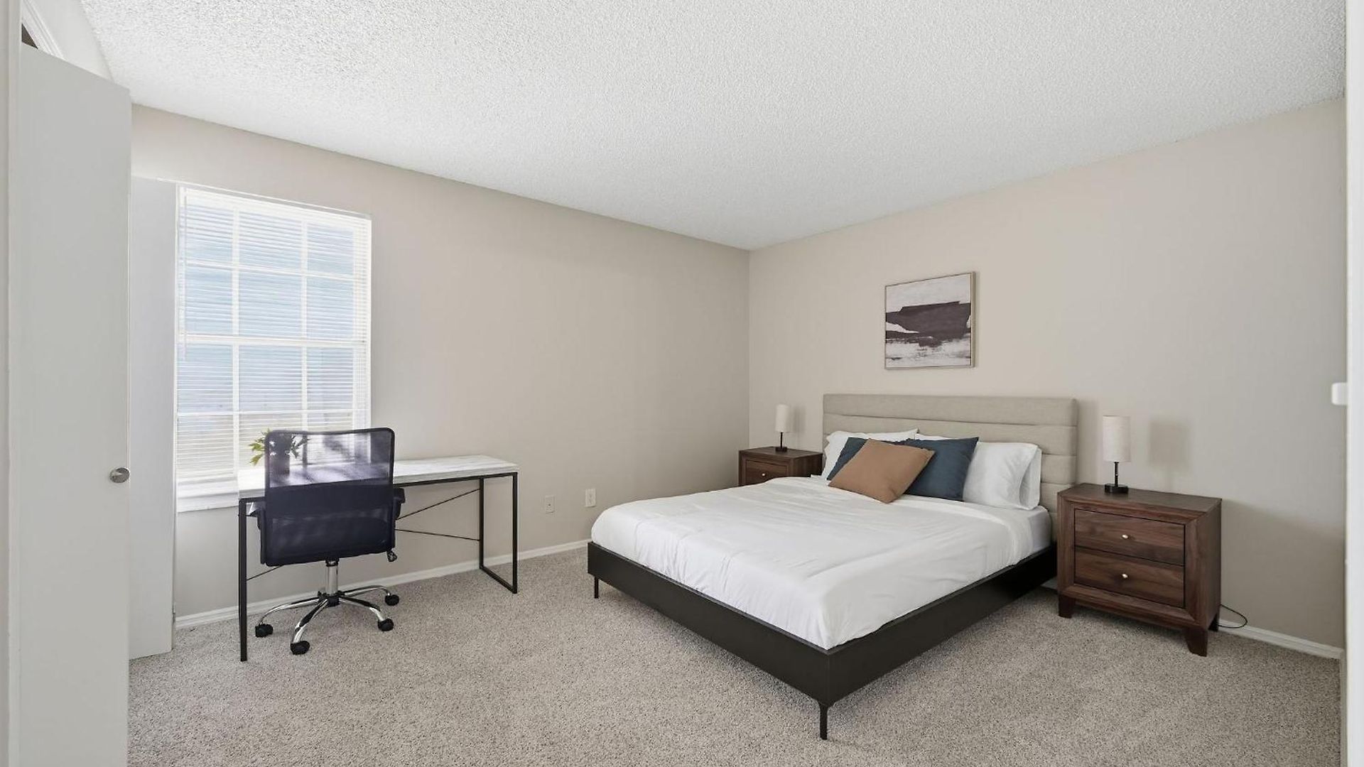 Spacious Living With Fireplace And Balcony Apartment Nashville