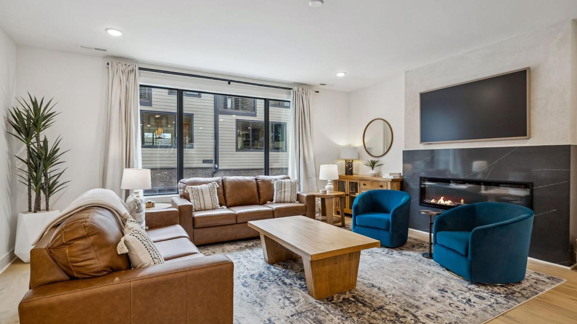 3br Townhome Rooftop Views Hot Tub & Fireplace Apartment
