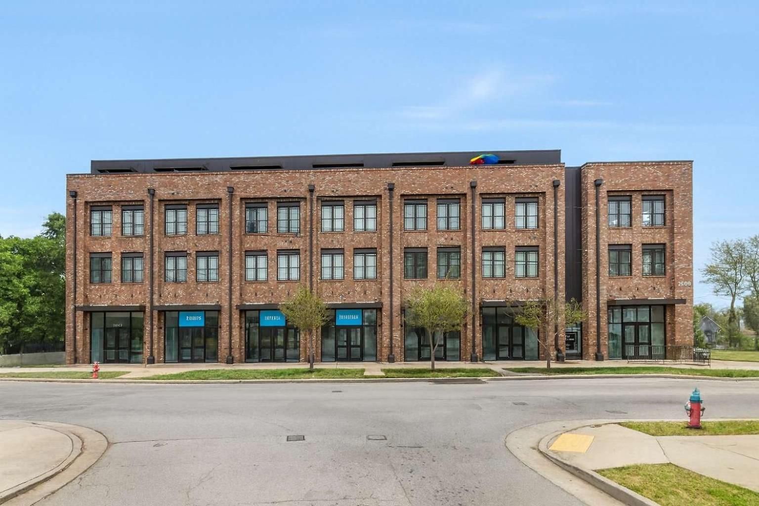 Huge Private Patio With Games & Skyline Views * Nashville
