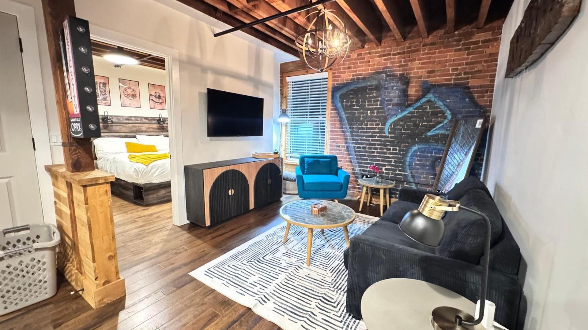 Apartment The 1865 Experience With Speakeasy, Pool & Parking *