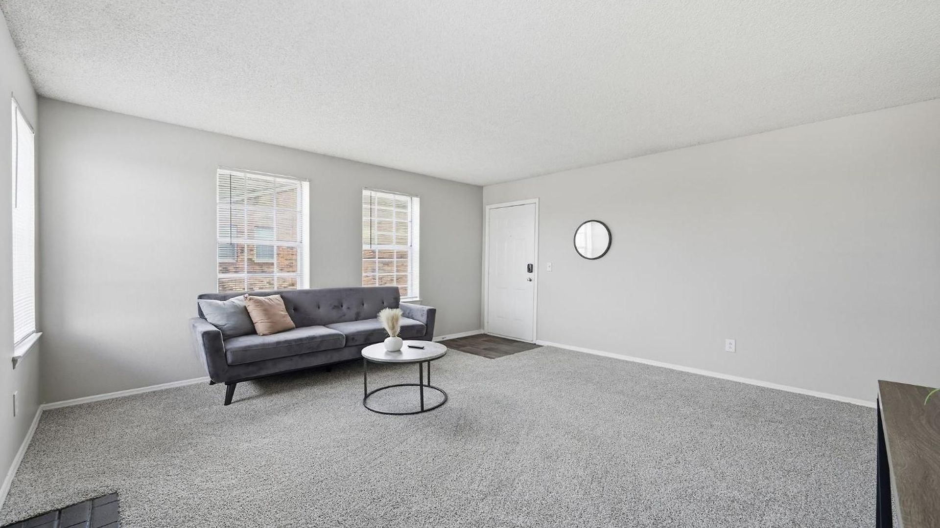 Comfortable Layout With Fireplace And Dining Area Apartment