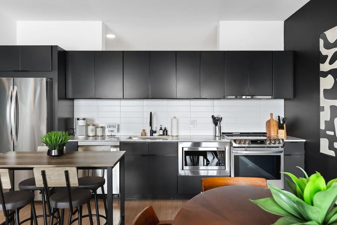 Upscale Riverview With Garage Walk To Downtown Apartment