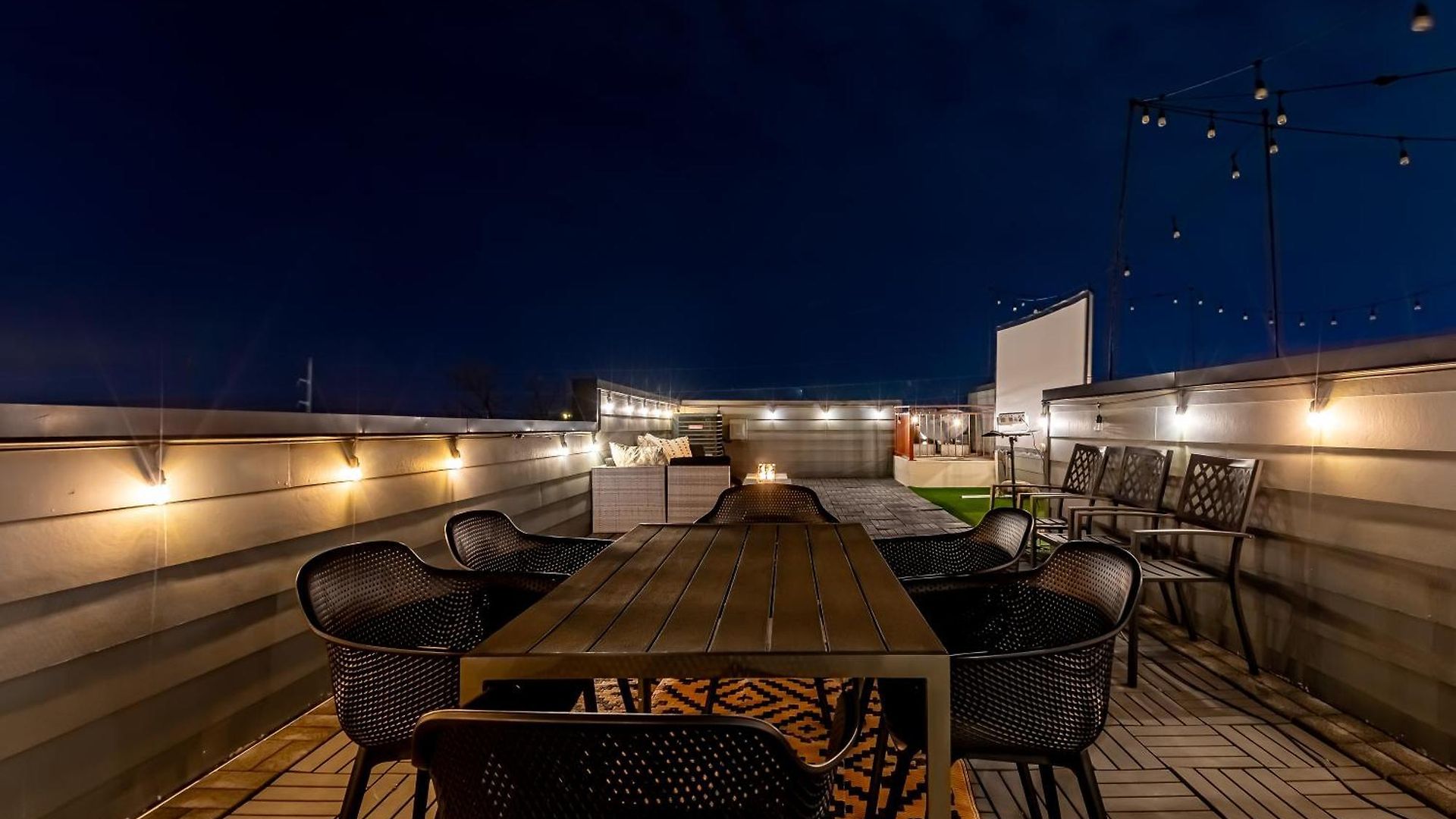 Apartment Modern Luxe Townhome With Rooftop Cinema *