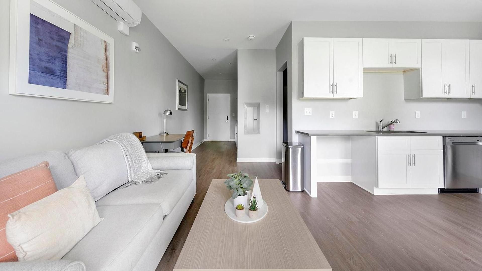 Apartment Landing Stylish Clubhouse Pool *
