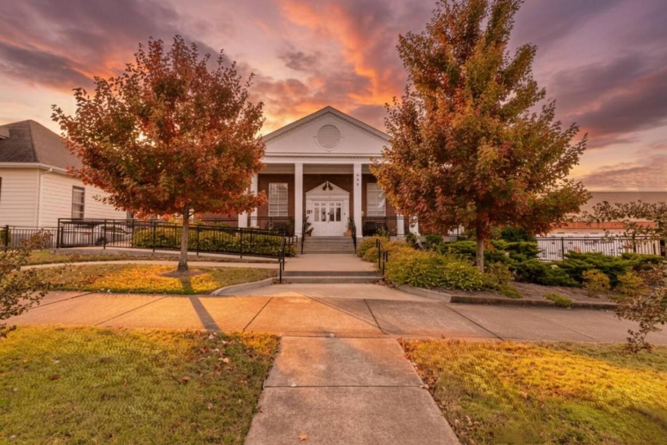 Bright And Cozy Church Conversion1br Apartment Nashville