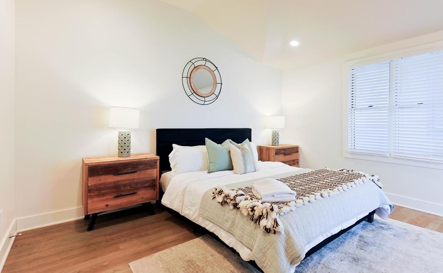 Apartment Stylish Brand-new Townhome Near Hotspots *