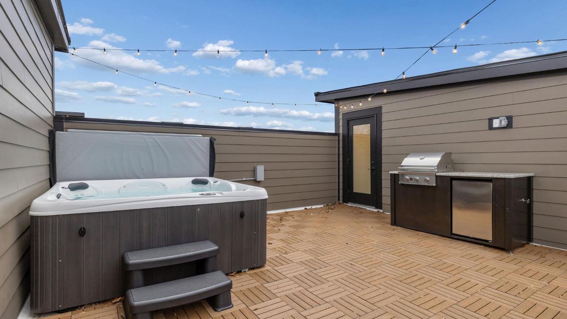 Apartment New Modern Escape With Rooftop Hot Tub