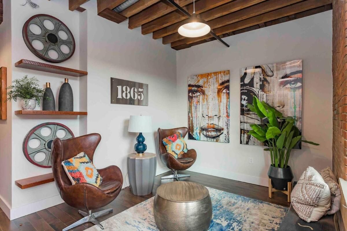 The 1865 Experience With Speakeasy, Pool & Parking Apartment Nashville