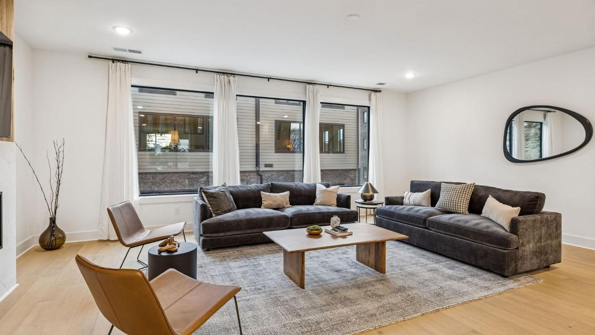 New Modern Escape With Rooftop Hot Tub
