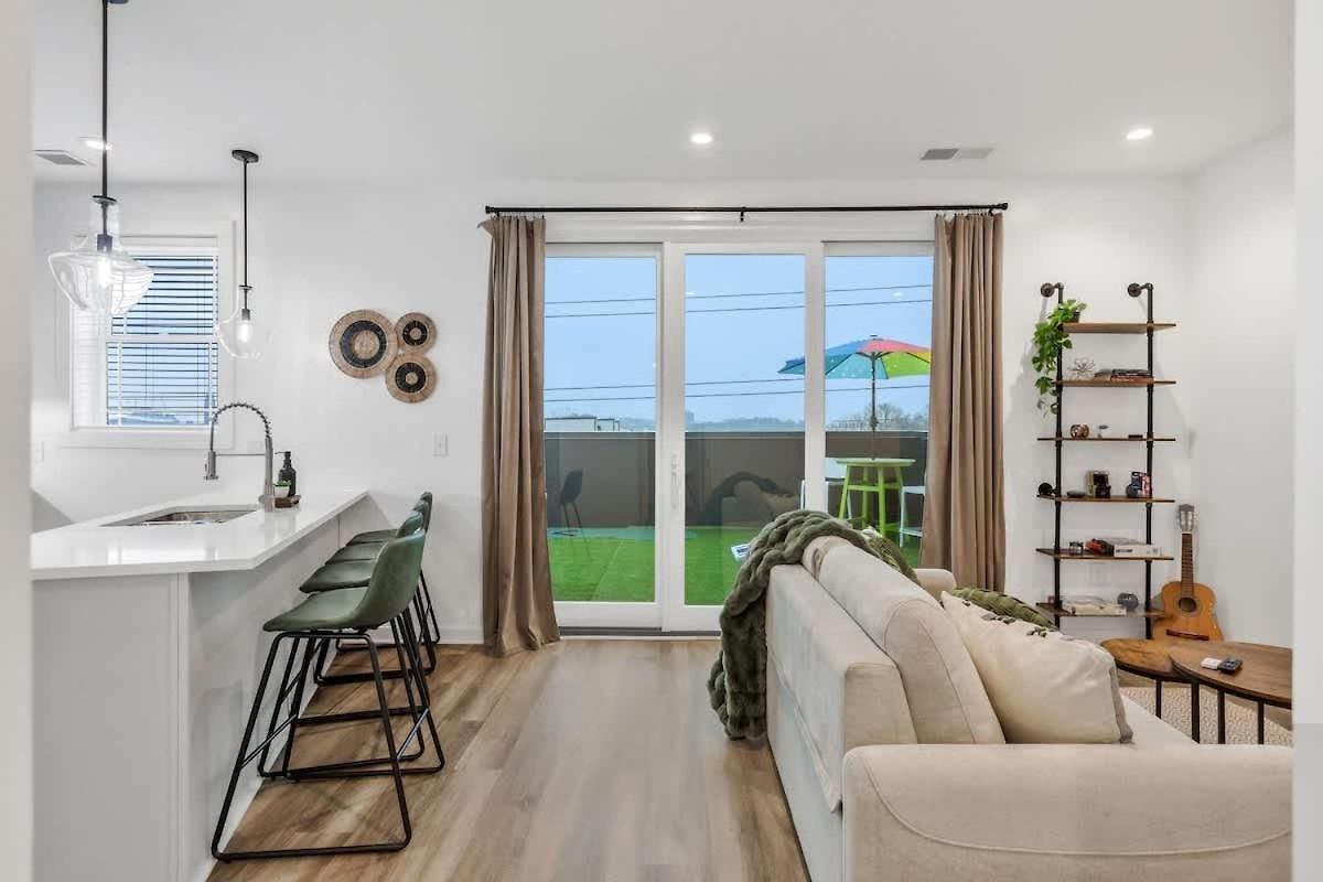 Huge Private Patio With Games & Skyline Views Nashville