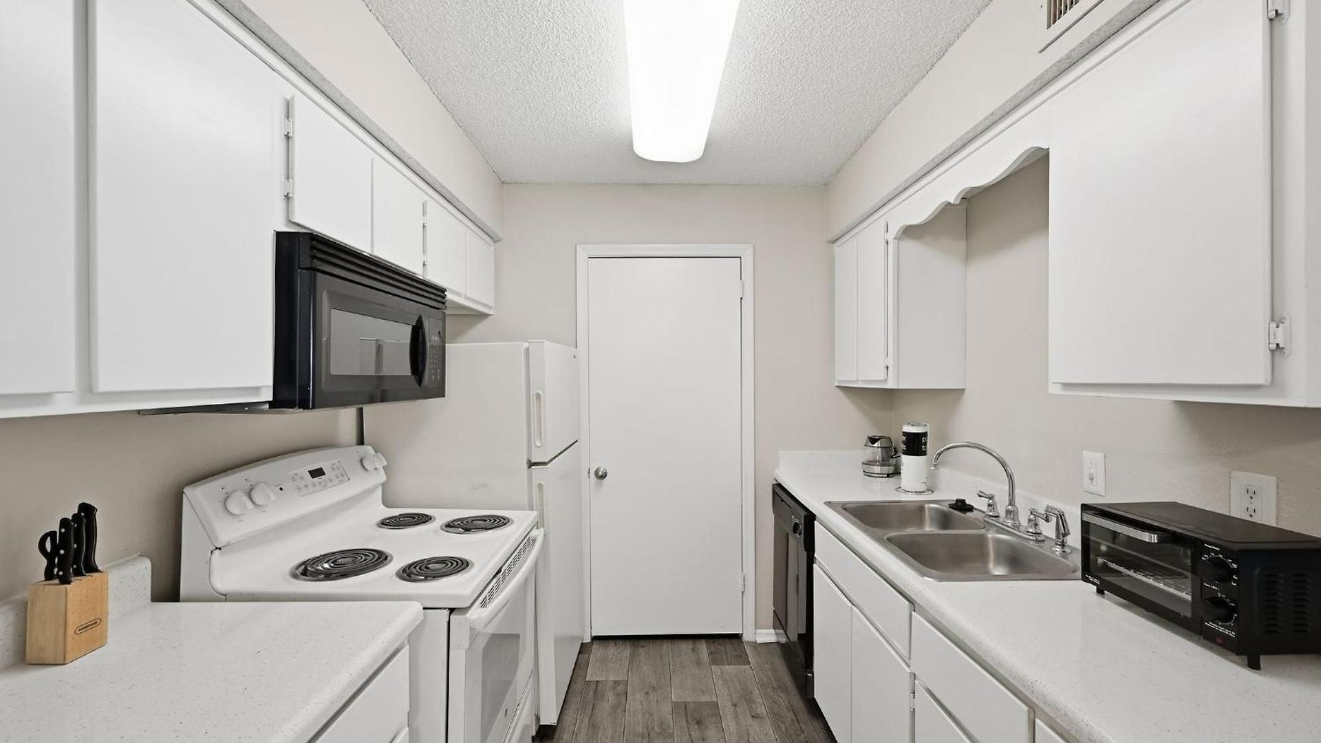 Apartment Comfortable Retreat With In-unit Washerdryer *