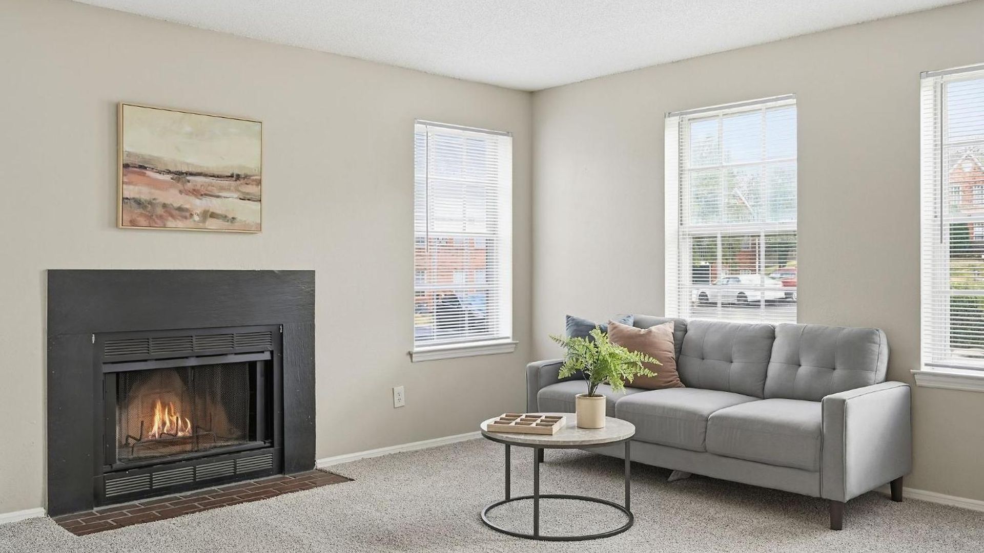 Charming With Fireplace & Dining Area *