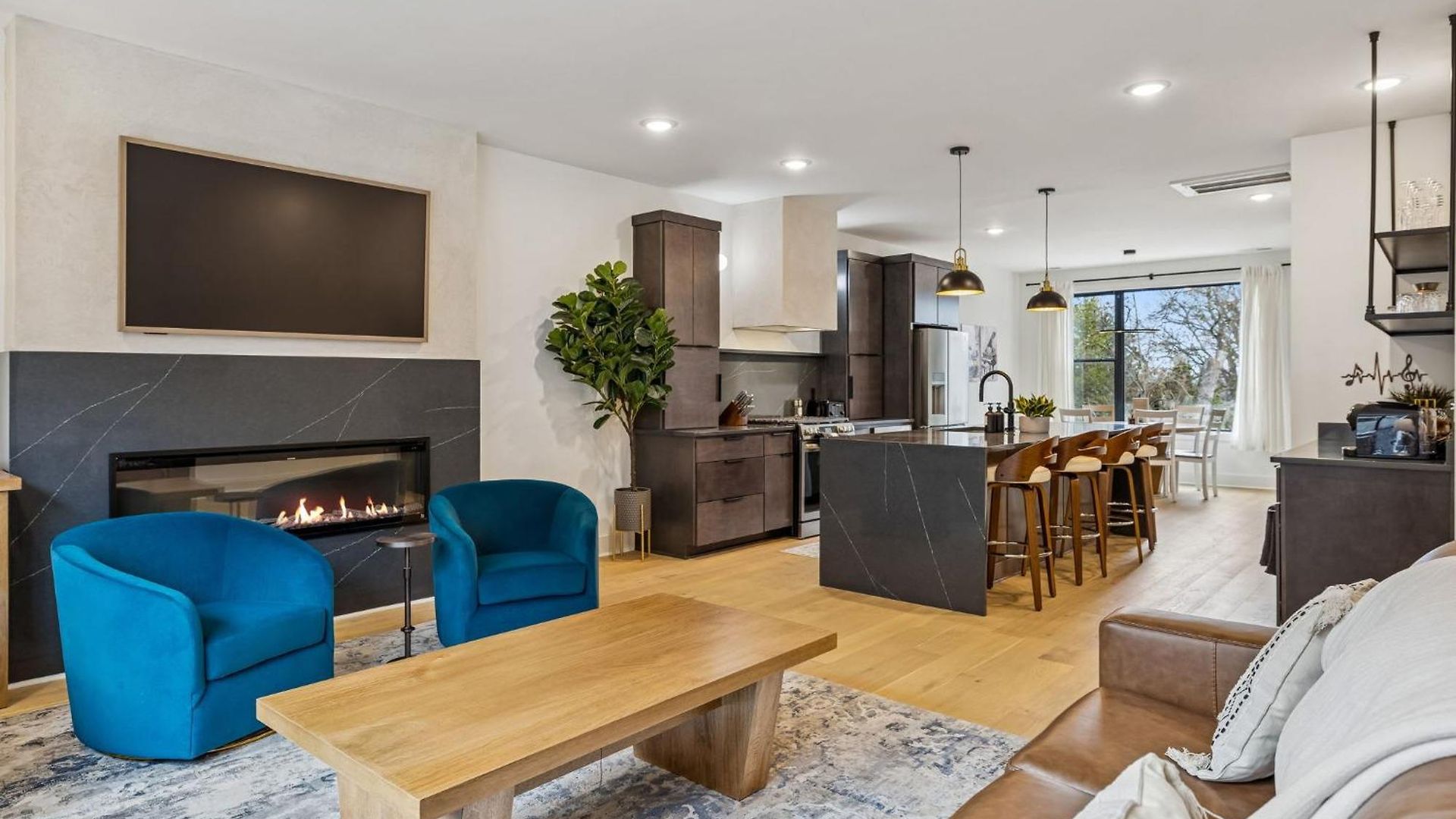 3br Townhome Rooftop Views Hot Tub & Fireplace *