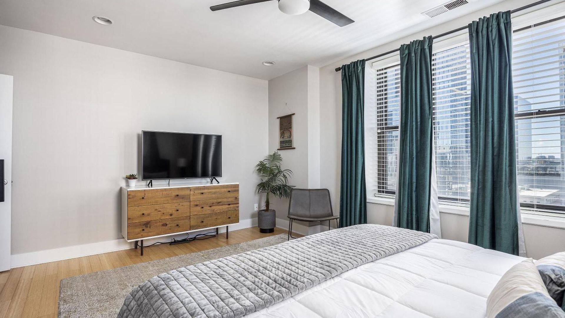 Music Views Downtown - Parking Included * Nashville