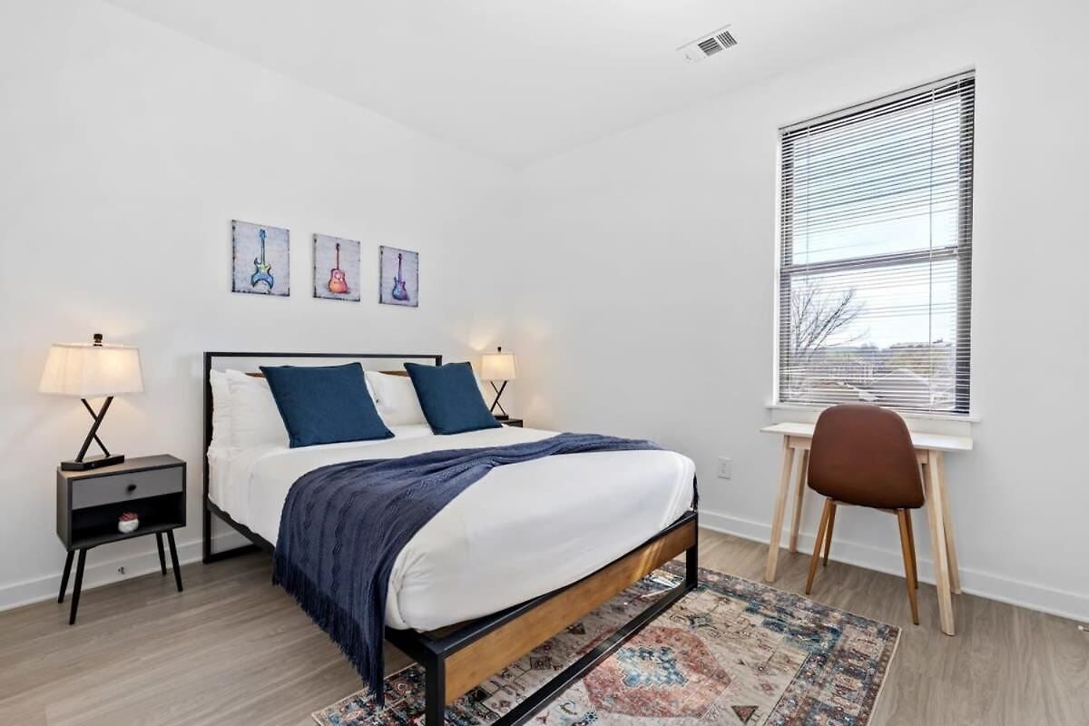 Two Cozysuites Music Row In