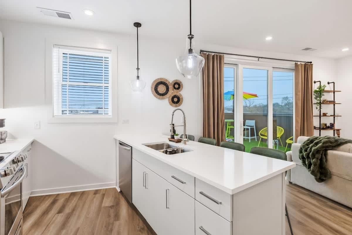 Apartment Huge Private Patio With Games & Skyline Views