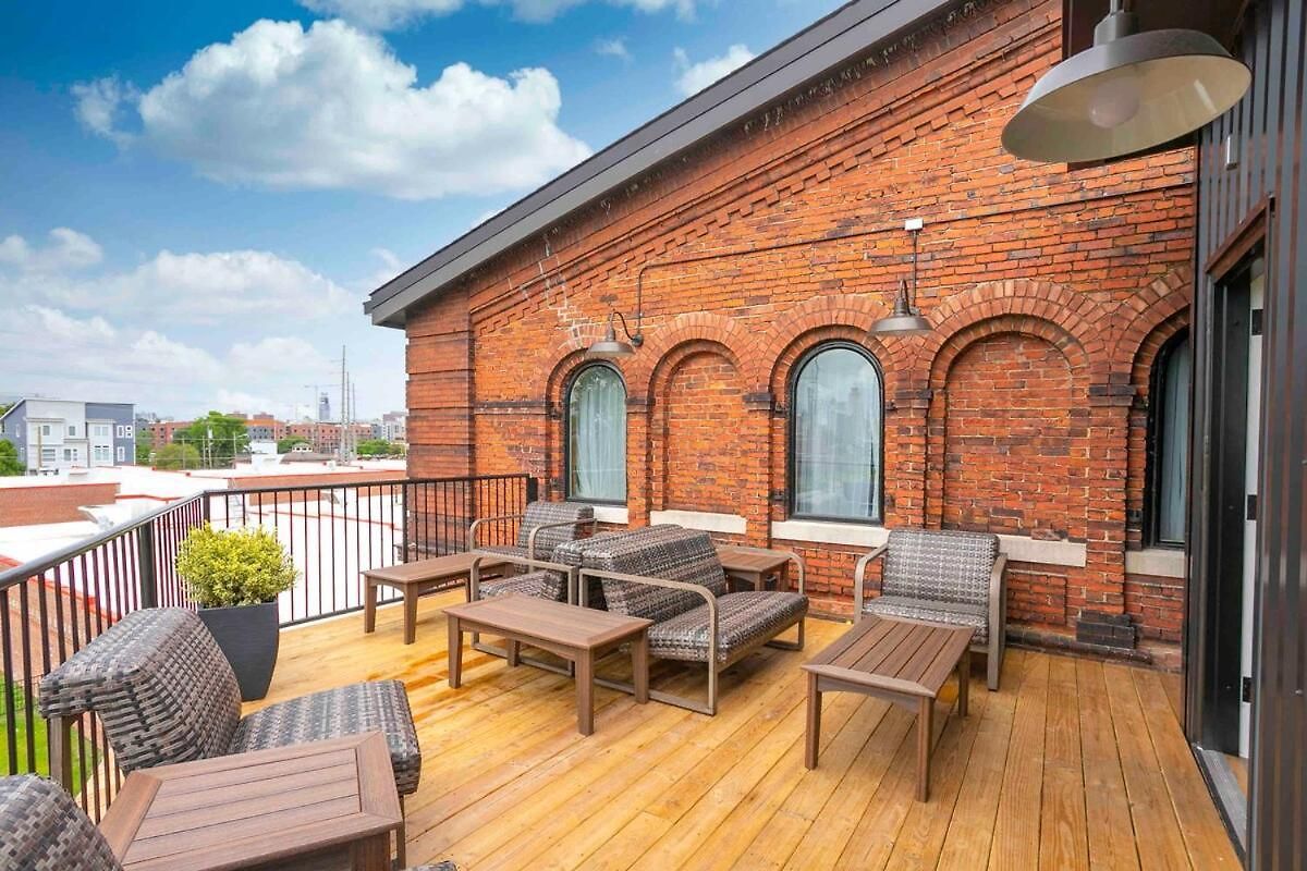 The 1865 Experience With Speakeasy, Pool & Parking Apartment *