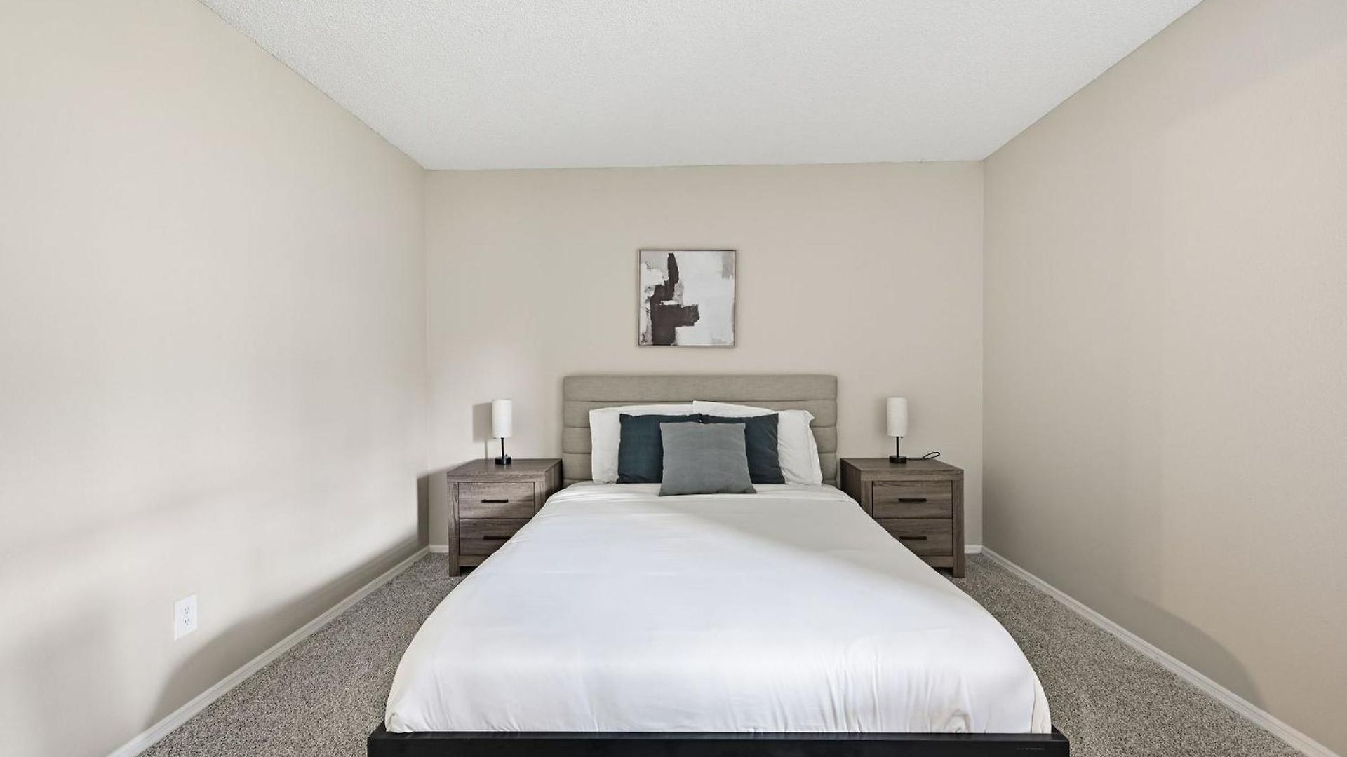 Apartment Comfortable Retreat With In-unit Washerdryer