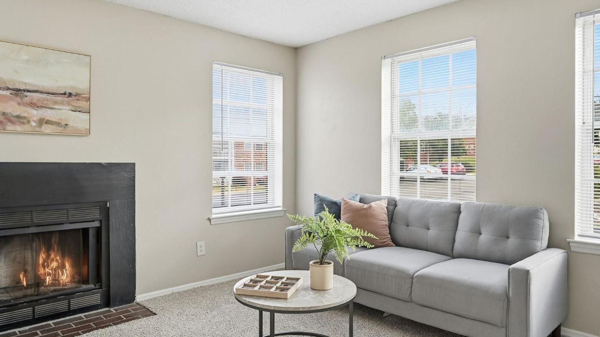 Charming With Fireplace & Dining Area * Nashville