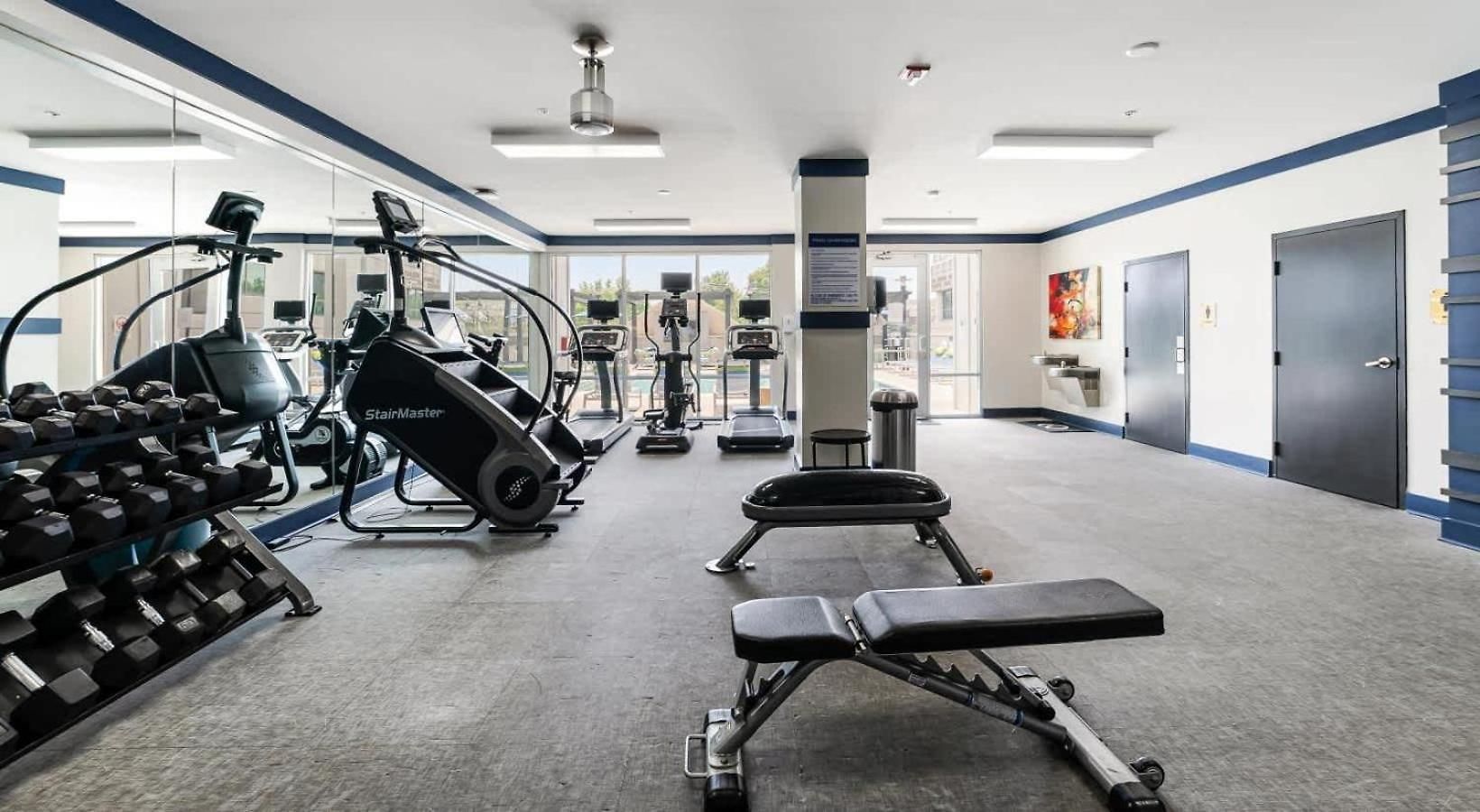 Apartment Boulevard Midtown 1br Pool Gym Parking 01 Nashville